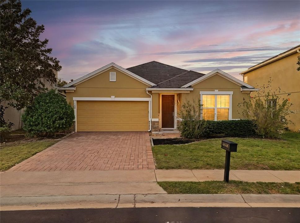 En Venta: $410,000 (4 camas, 2 baños, 2305 Pies cuadrados)