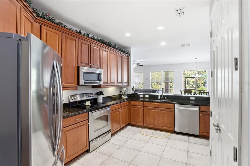 En Venta: $410,000 (4 camas, 2 baños, 2305 Pies cuadrados)