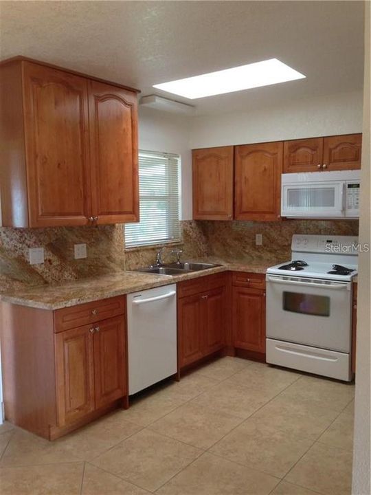 В аренду: $1,695 (3 спален, 2 ванн, 1298 Квадратных фут)