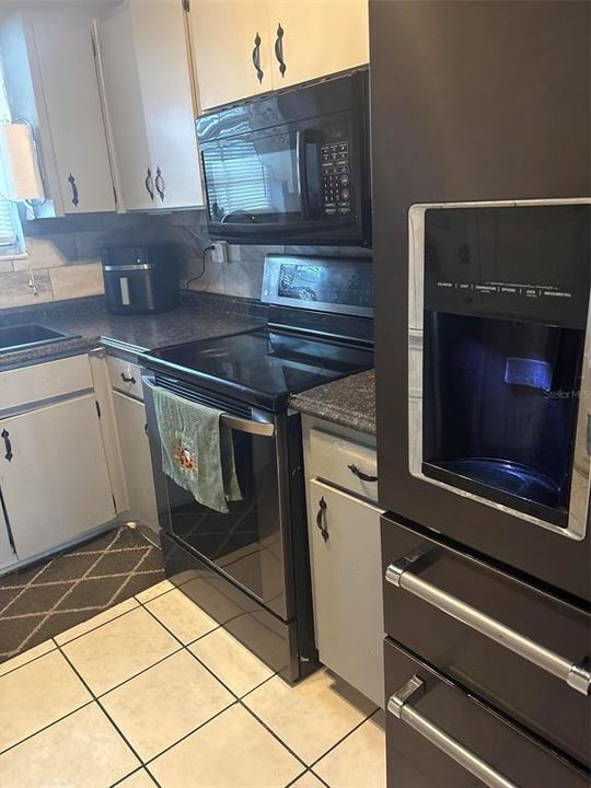 For Sale: $249,990 (2 beds, 2 baths, 1121 Square Feet)
