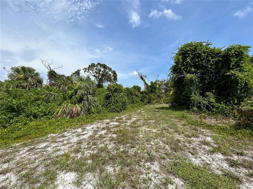 待售: $75,000 (0.27 acres)