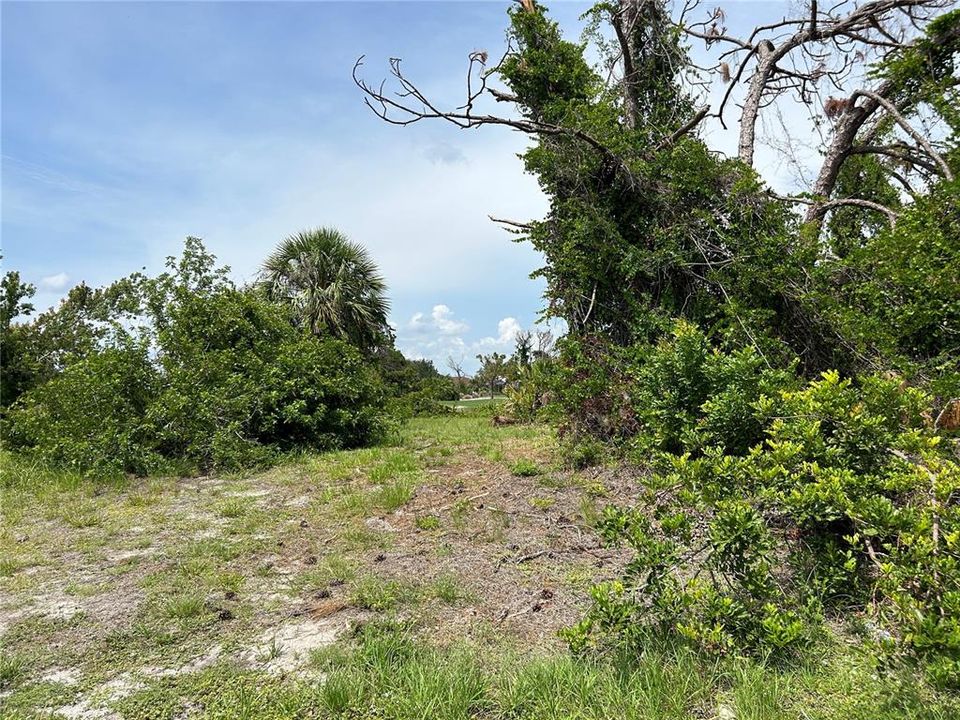 待售: $75,000 (0.27 acres)