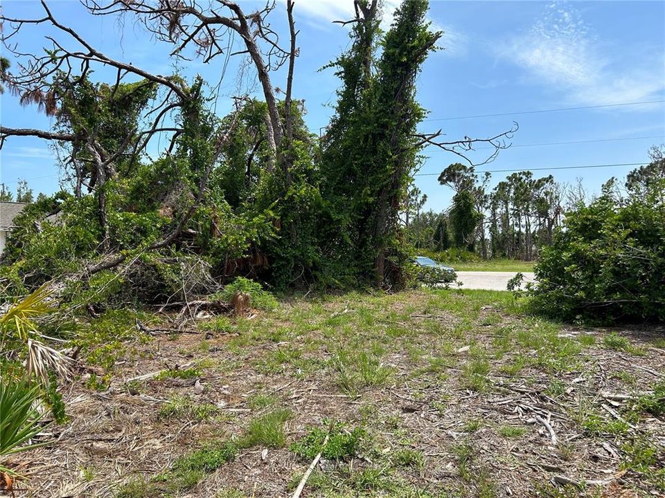 待售: $75,000 (0.27 acres)