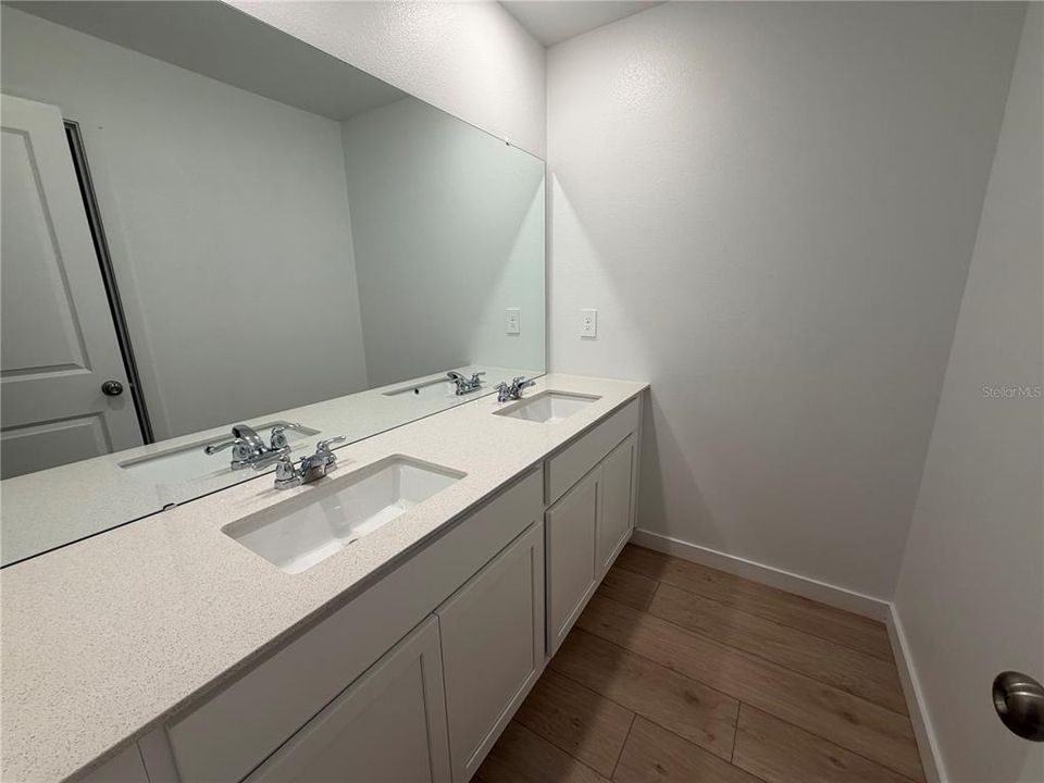 For Rent: $2,490 (4 beds, 2 baths, 2088 Square Feet)