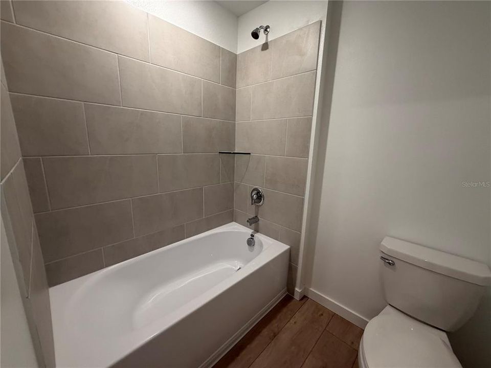 For Rent: $2,490 (4 beds, 2 baths, 2088 Square Feet)