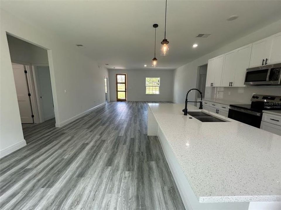 For Rent: $2,150 (4 beds, 2 baths, 1792 Square Feet)