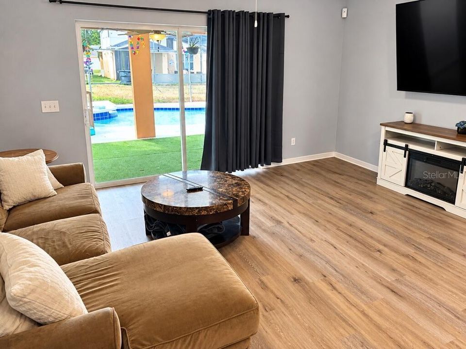 En Venta: $395,000 (5 camas, 4 baños, 2408 Pies cuadrados)