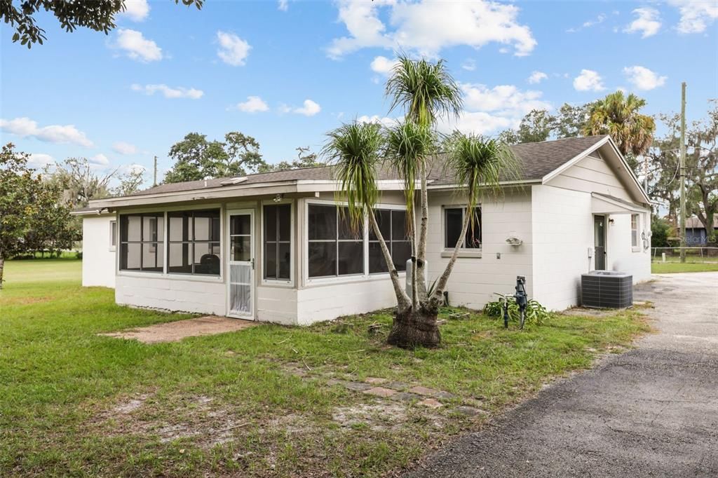 For Sale: $2,000,000 (3 beds, 2 baths, 1203 Square Feet)