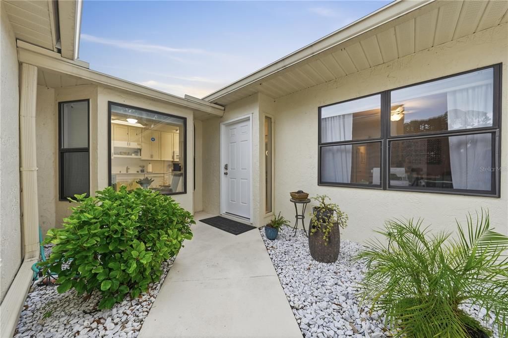 For Sale: $319,900 (2 beds, 2 baths, 1334 Square Feet)