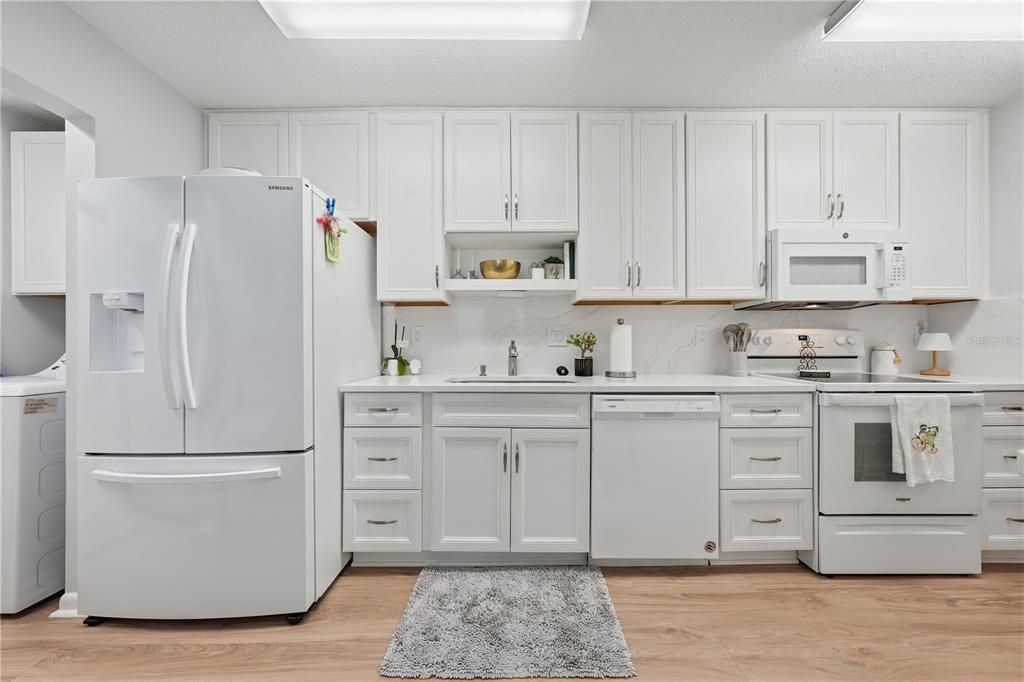 For Sale: $319,900 (2 beds, 2 baths, 1334 Square Feet)