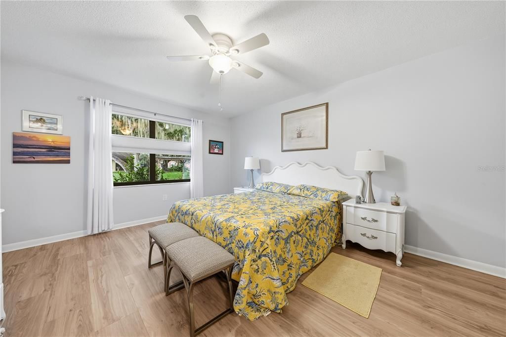 For Sale: $319,900 (2 beds, 2 baths, 1334 Square Feet)