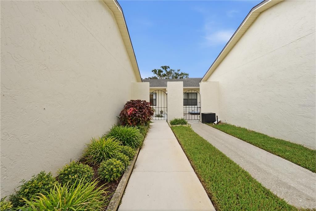 For Sale: $319,900 (2 beds, 2 baths, 1334 Square Feet)