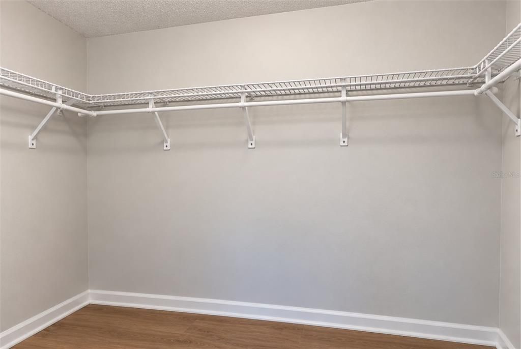 For Sale: $319,900 (2 beds, 2 baths, 1334 Square Feet)