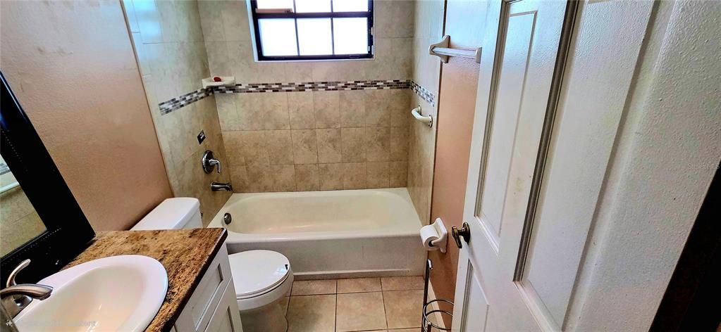 En Venta: $345,000 (3 camas, 2 baños, 1969 Pies cuadrados)