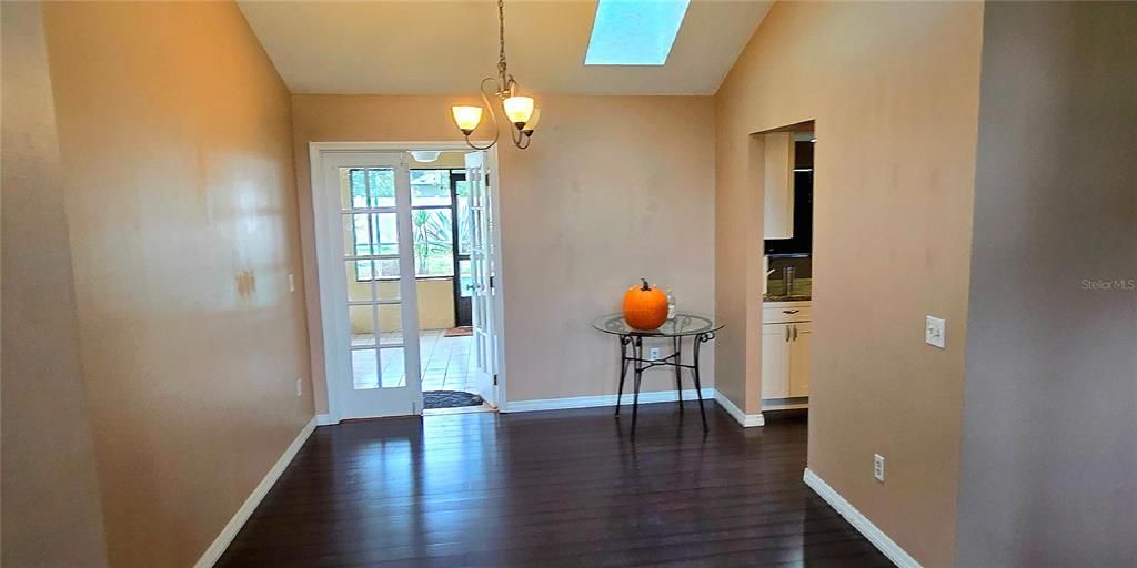 En Venta: $345,000 (3 camas, 2 baños, 1969 Pies cuadrados)