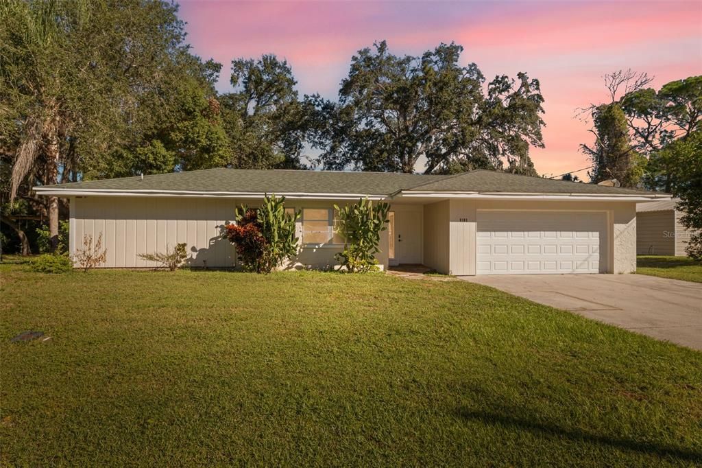 For Sale: $349,900 (3 beds, 2 baths, 1854 Square Feet)