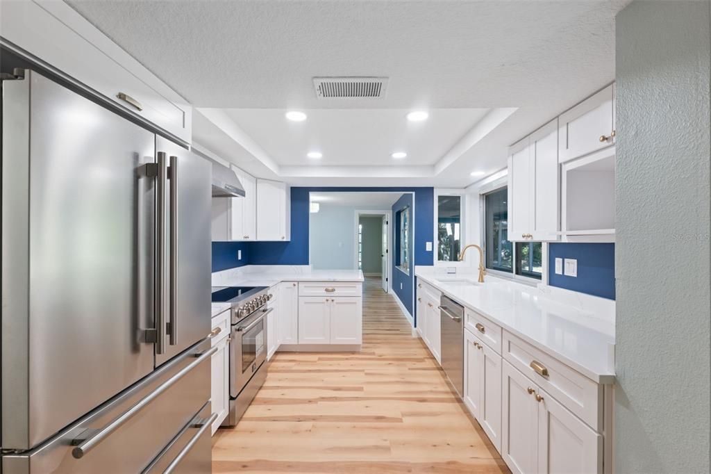 For Sale: $349,900 (3 beds, 2 baths, 1854 Square Feet)