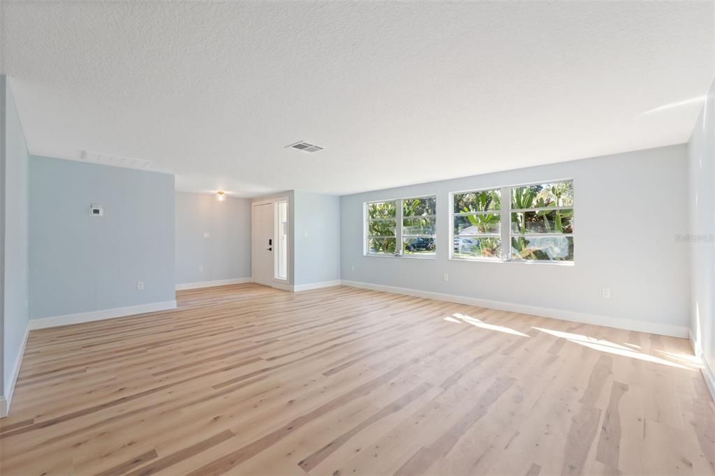 For Sale: $349,900 (3 beds, 2 baths, 1854 Square Feet)