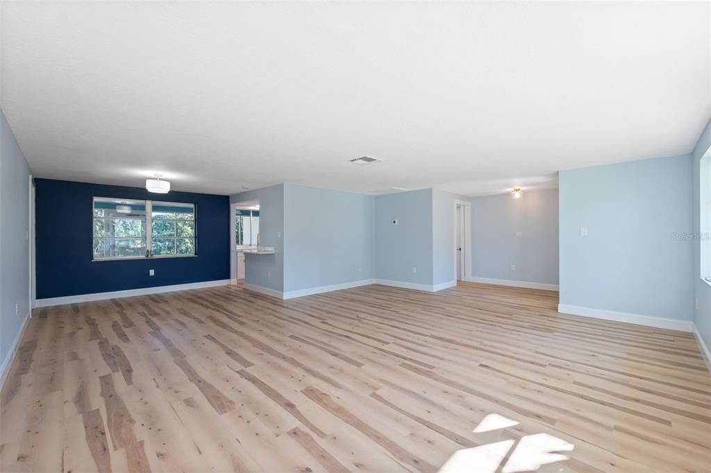 For Sale: $349,900 (3 beds, 2 baths, 1854 Square Feet)