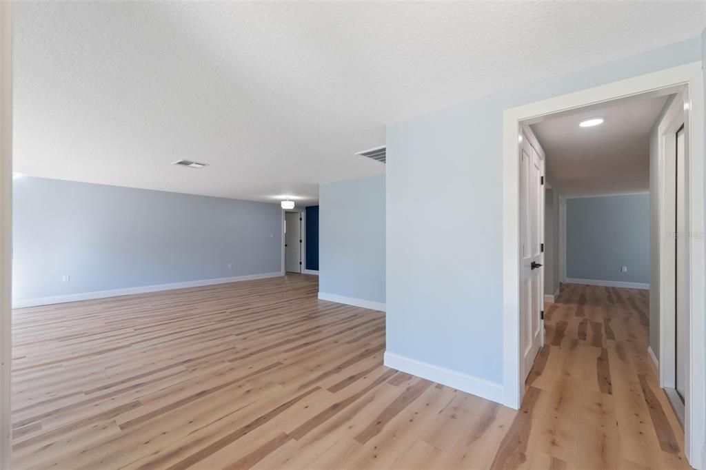 For Sale: $349,900 (3 beds, 2 baths, 1854 Square Feet)