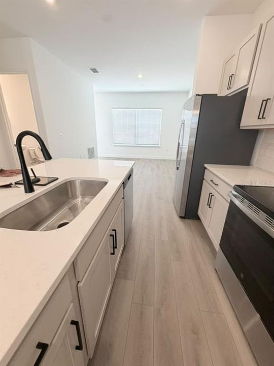 В аренду: $3,500 (3 спален, 2 ванн, 1699 Квадратных фут)