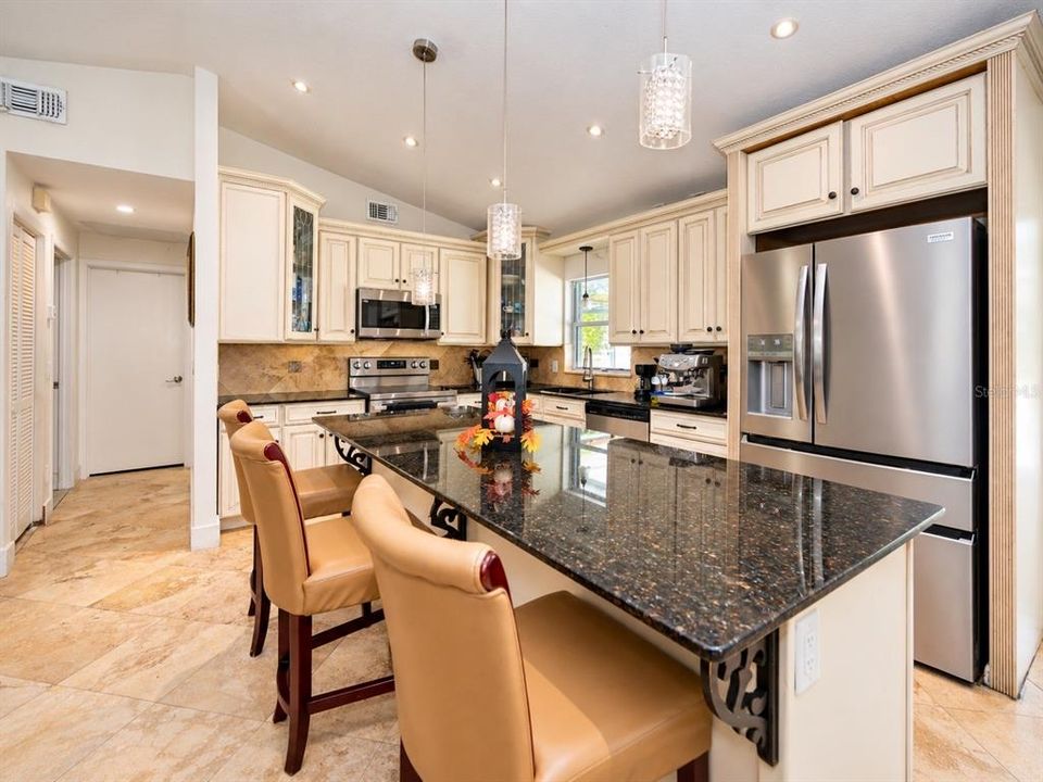 На продажу: $399,900 (3 спален, 2 ванн, 1340 Квадратных фут)