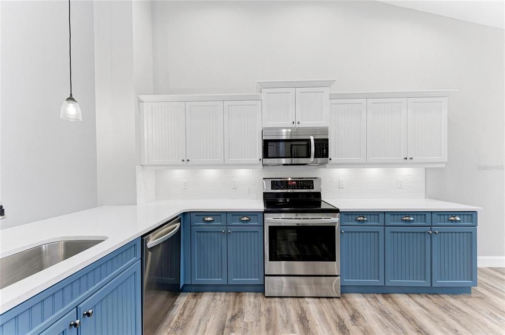 For Sale: $279,900 (2 beds, 2 baths, 1496 Square Feet)