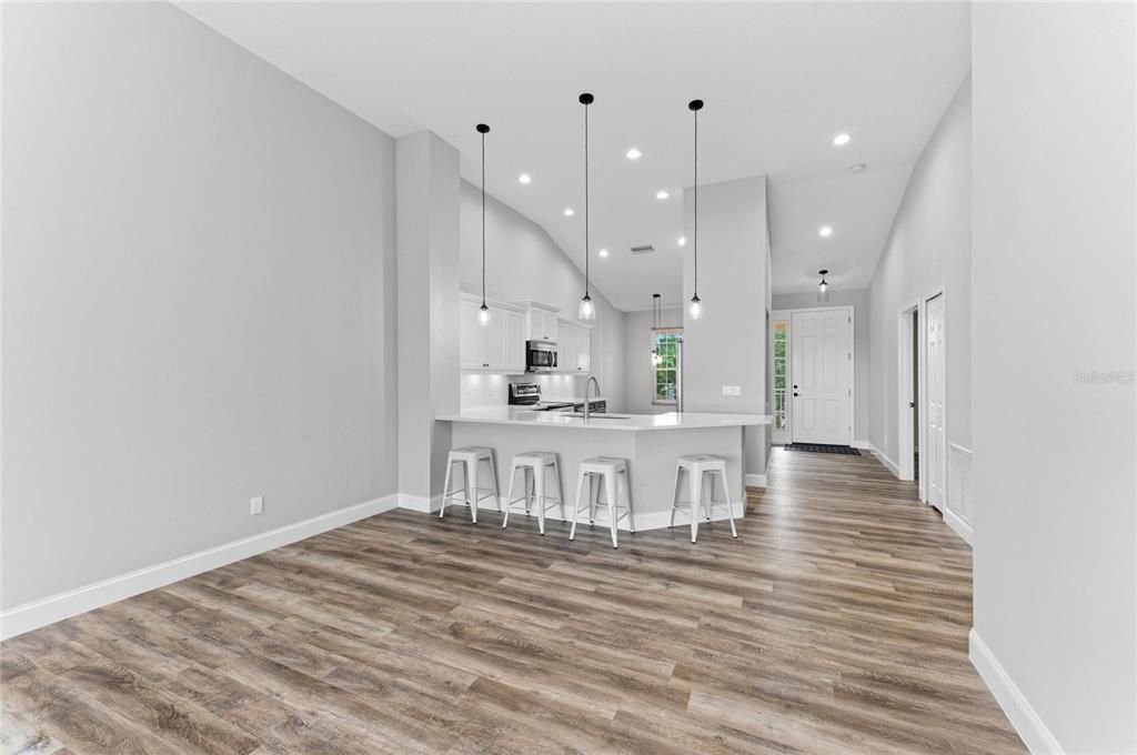 For Sale: $279,900 (2 beds, 2 baths, 1496 Square Feet)