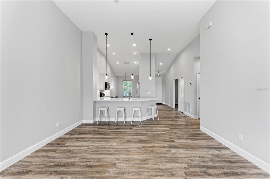 For Sale: $279,900 (2 beds, 2 baths, 1496 Square Feet)
