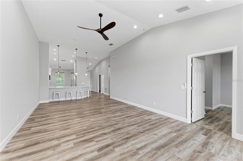 For Sale: $279,900 (2 beds, 2 baths, 1496 Square Feet)