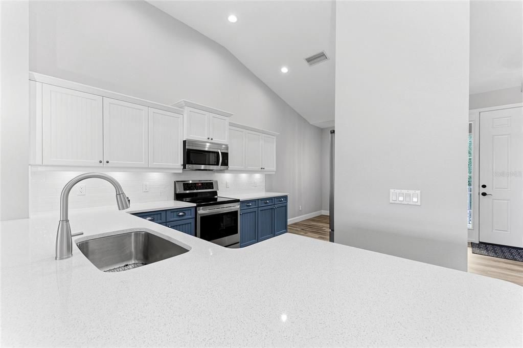 For Sale: $279,900 (2 beds, 2 baths, 1496 Square Feet)