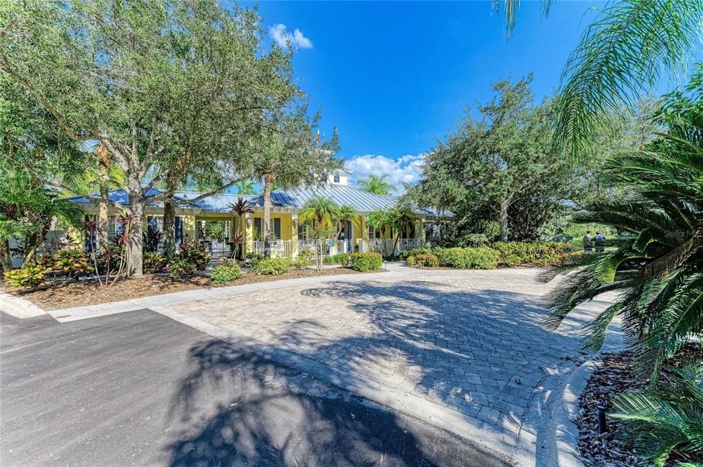 For Sale: $279,900 (2 beds, 2 baths, 1496 Square Feet)