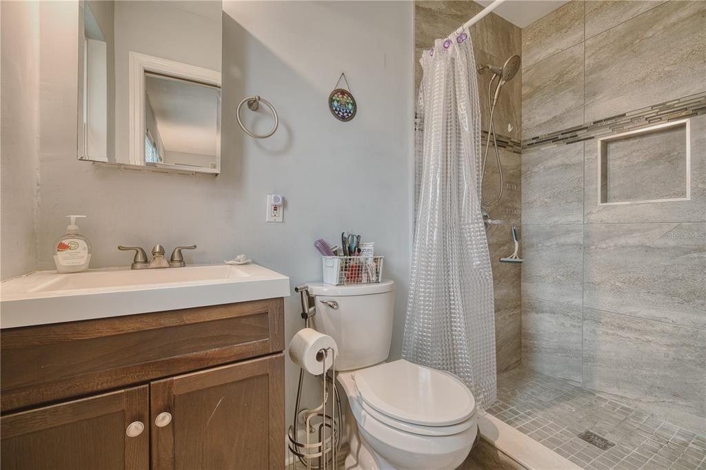 В аренду: $2,300 (3 спален, 2 ванн, 1315 Квадратных фут)