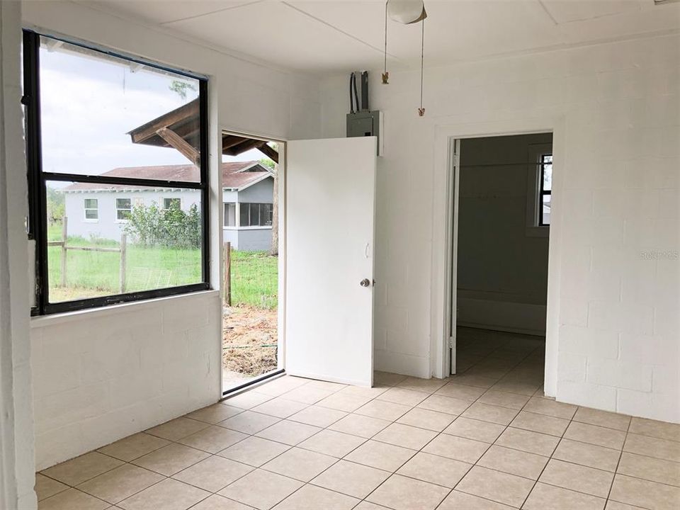 For Rent: $1,290 (2 beds, 1 baths, 1126 Square Feet)