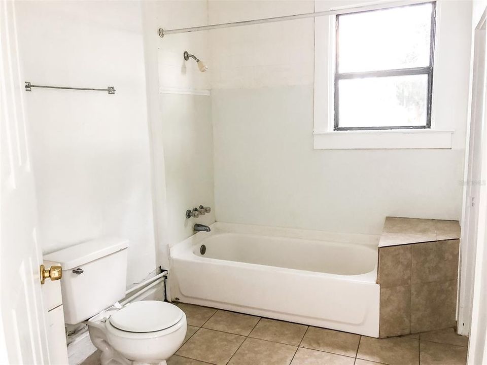 For Rent: $1,290 (2 beds, 1 baths, 1126 Square Feet)