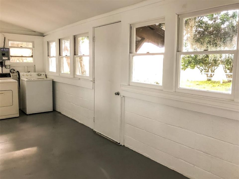 For Rent: $1,290 (2 beds, 1 baths, 1126 Square Feet)