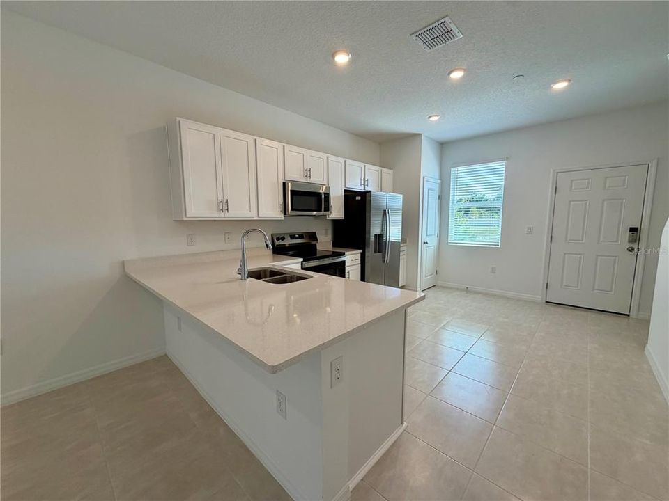 For Rent: $1,850 (2 beds, 2 baths, 1100 Square Feet)