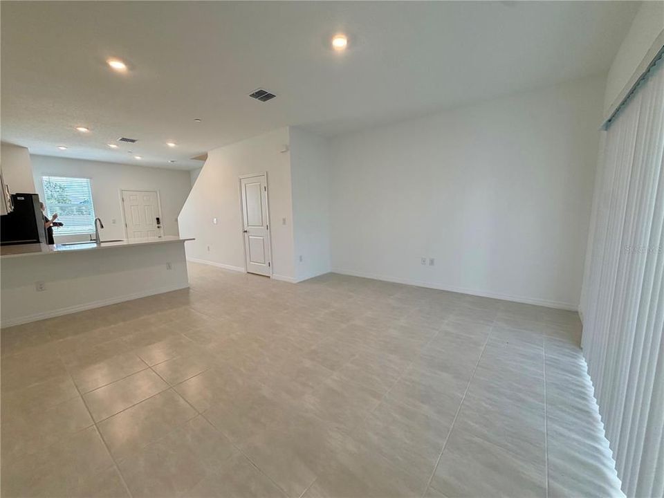 For Rent: $1,850 (2 beds, 2 baths, 1100 Square Feet)