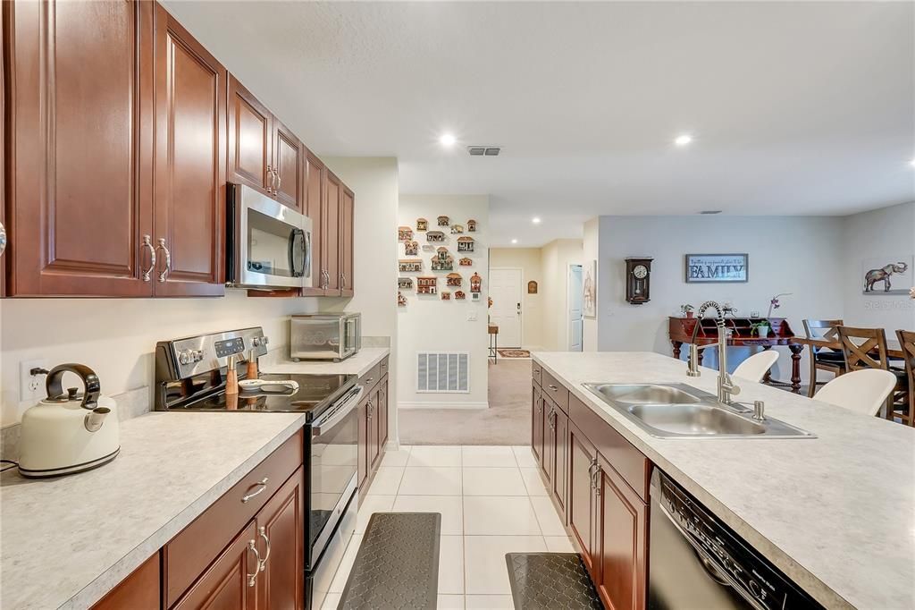 На продажу: $449,900 (4 спален, 3 ванн, 2091 Квадратных фут)