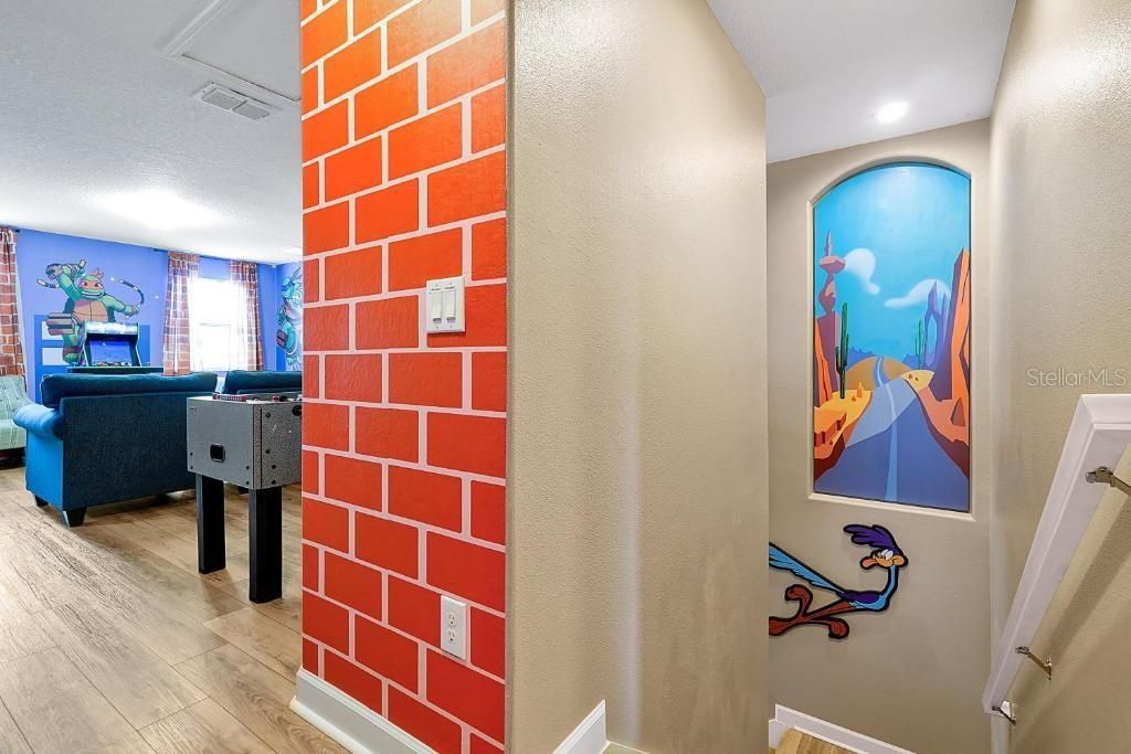For Sale: $550,000 (6 beds, 6 baths, 3063 Square Feet)
