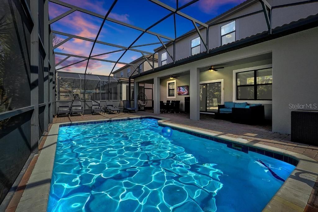 For Sale: $550,000 (6 beds, 6 baths, 3063 Square Feet)