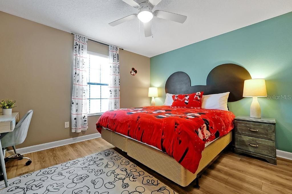 For Sale: $550,000 (6 beds, 6 baths, 3063 Square Feet)