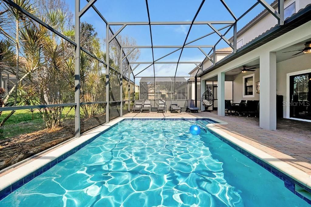For Sale: $550,000 (6 beds, 6 baths, 3063 Square Feet)