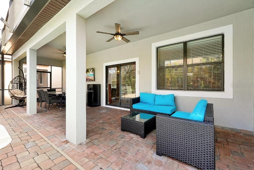 For Sale: $550,000 (6 beds, 6 baths, 3063 Square Feet)