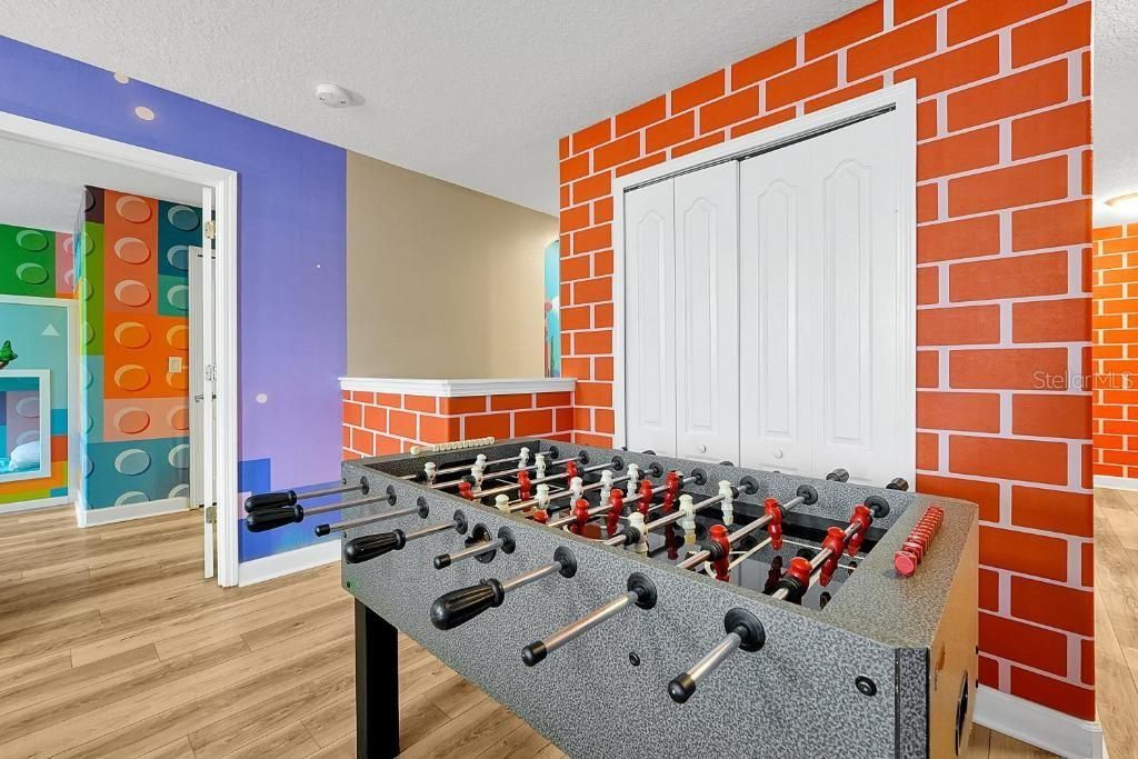 For Sale: $550,000 (6 beds, 6 baths, 3063 Square Feet)