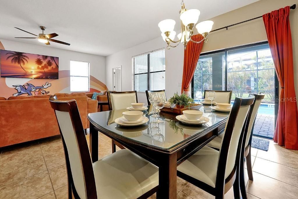 For Sale: $550,000 (6 beds, 6 baths, 3063 Square Feet)