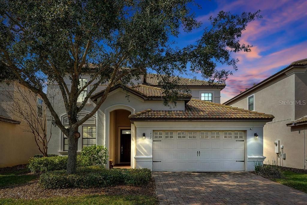 For Sale: $550,000 (6 beds, 6 baths, 3063 Square Feet)