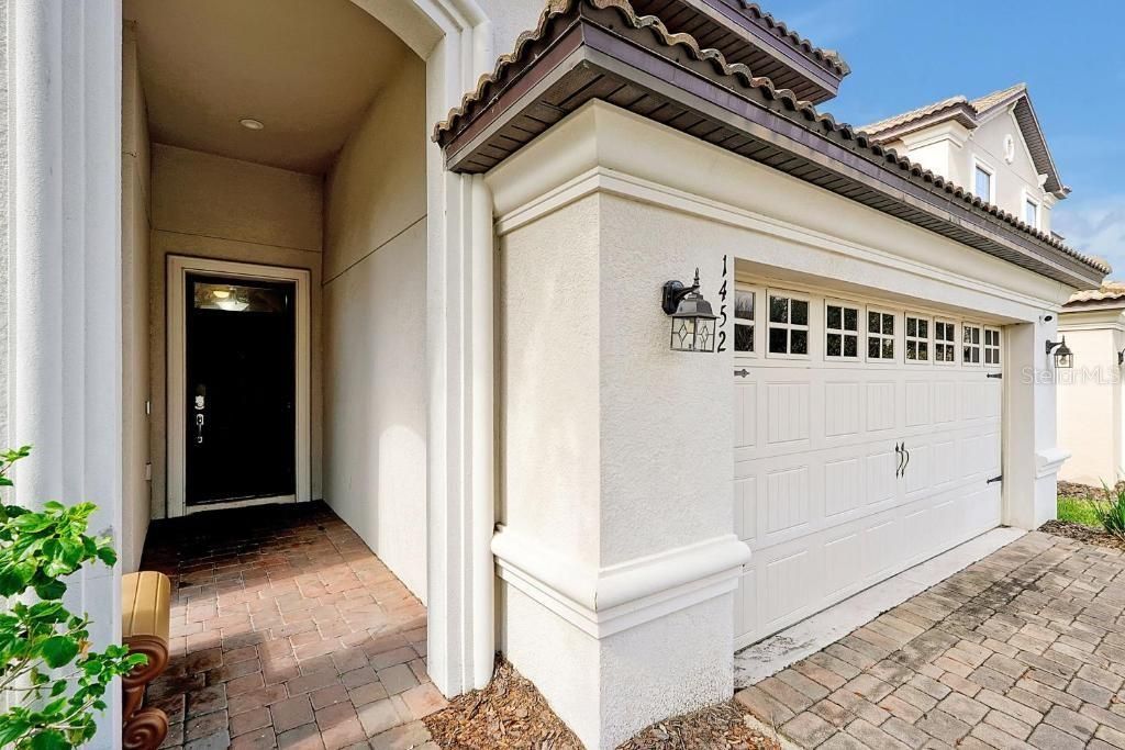 For Sale: $550,000 (6 beds, 6 baths, 3063 Square Feet)