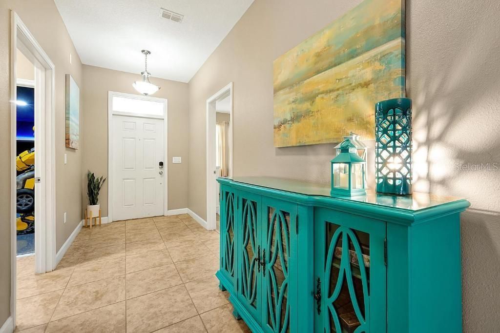 For Sale: $550,000 (6 beds, 6 baths, 3063 Square Feet)