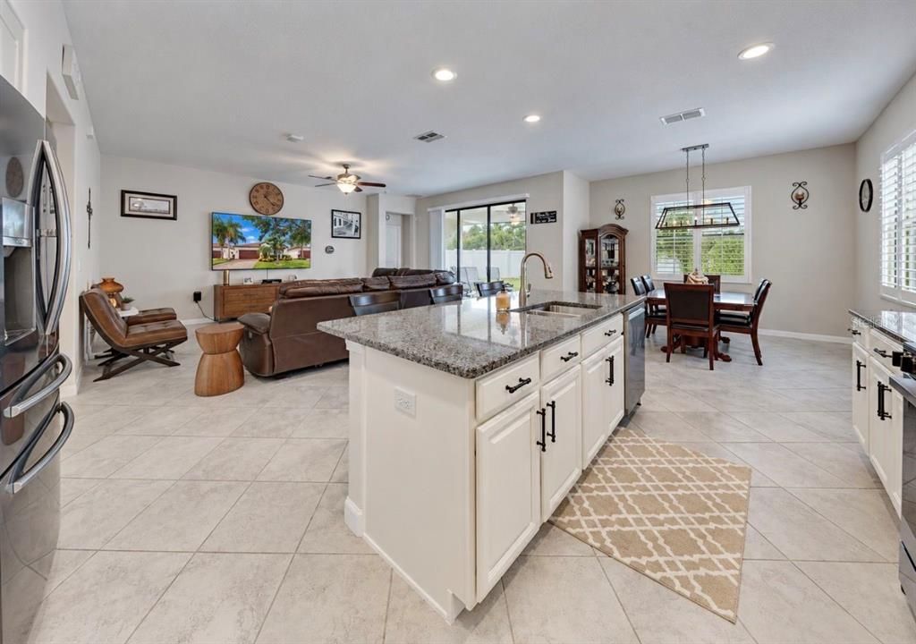 En Venta: $393,000 (2 camas, 2 baños, 1959 Pies cuadrados)
